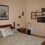 לינה וארוחת בוקר Chez Catherine