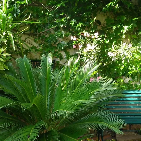 Chez Catherine Bed & Breakfast 2*